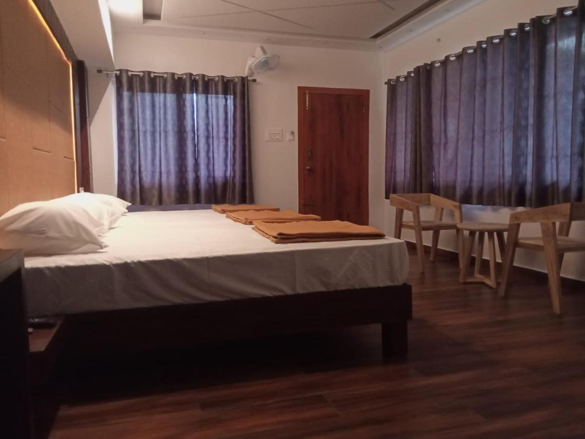 Hotel Hilltop à Vālpārai Extérieur photo