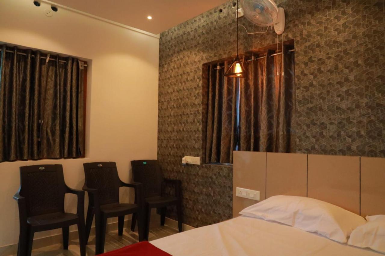 Hotel Hilltop à Vālpārai Extérieur photo