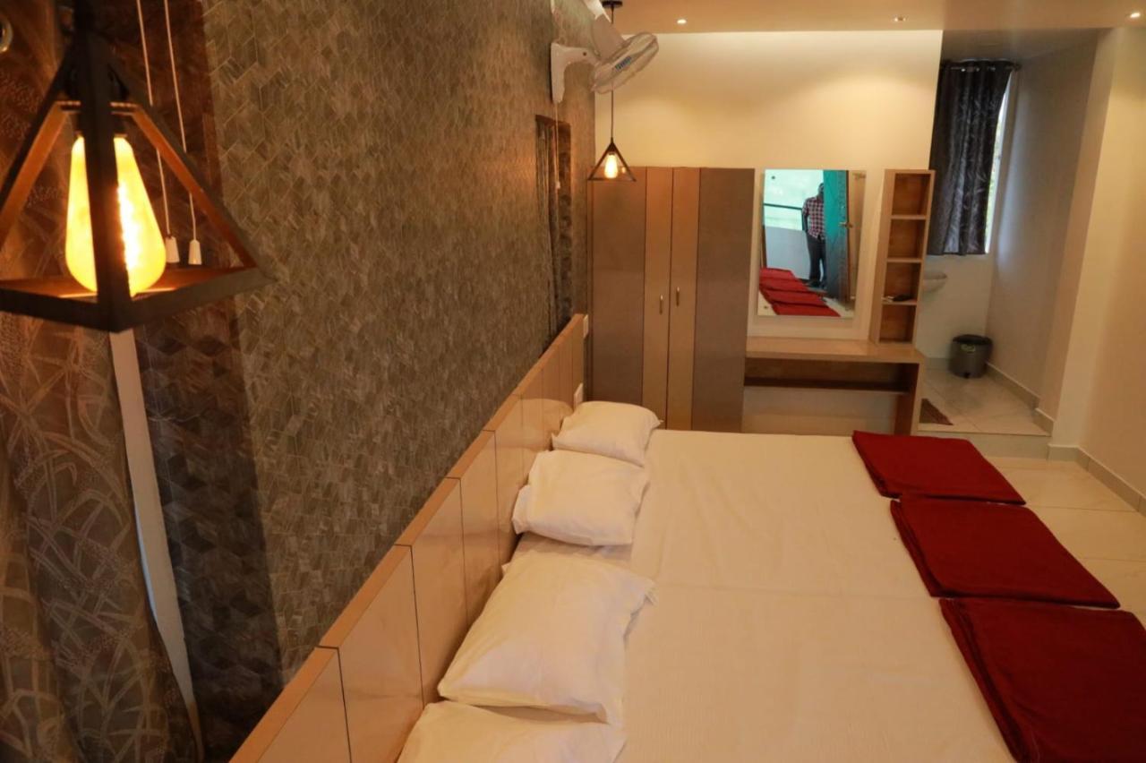 Hotel Hilltop à Vālpārai Extérieur photo