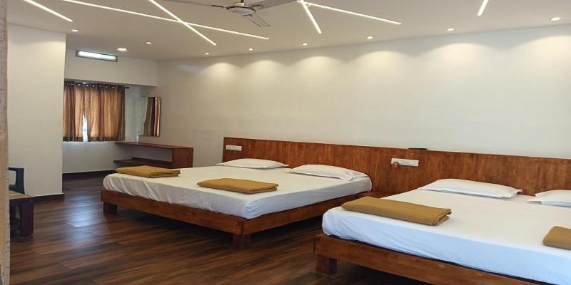 Hotel Hilltop à Vālpārai Extérieur photo