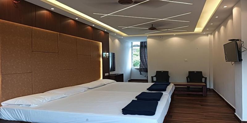 Hotel Hilltop à Vālpārai Extérieur photo