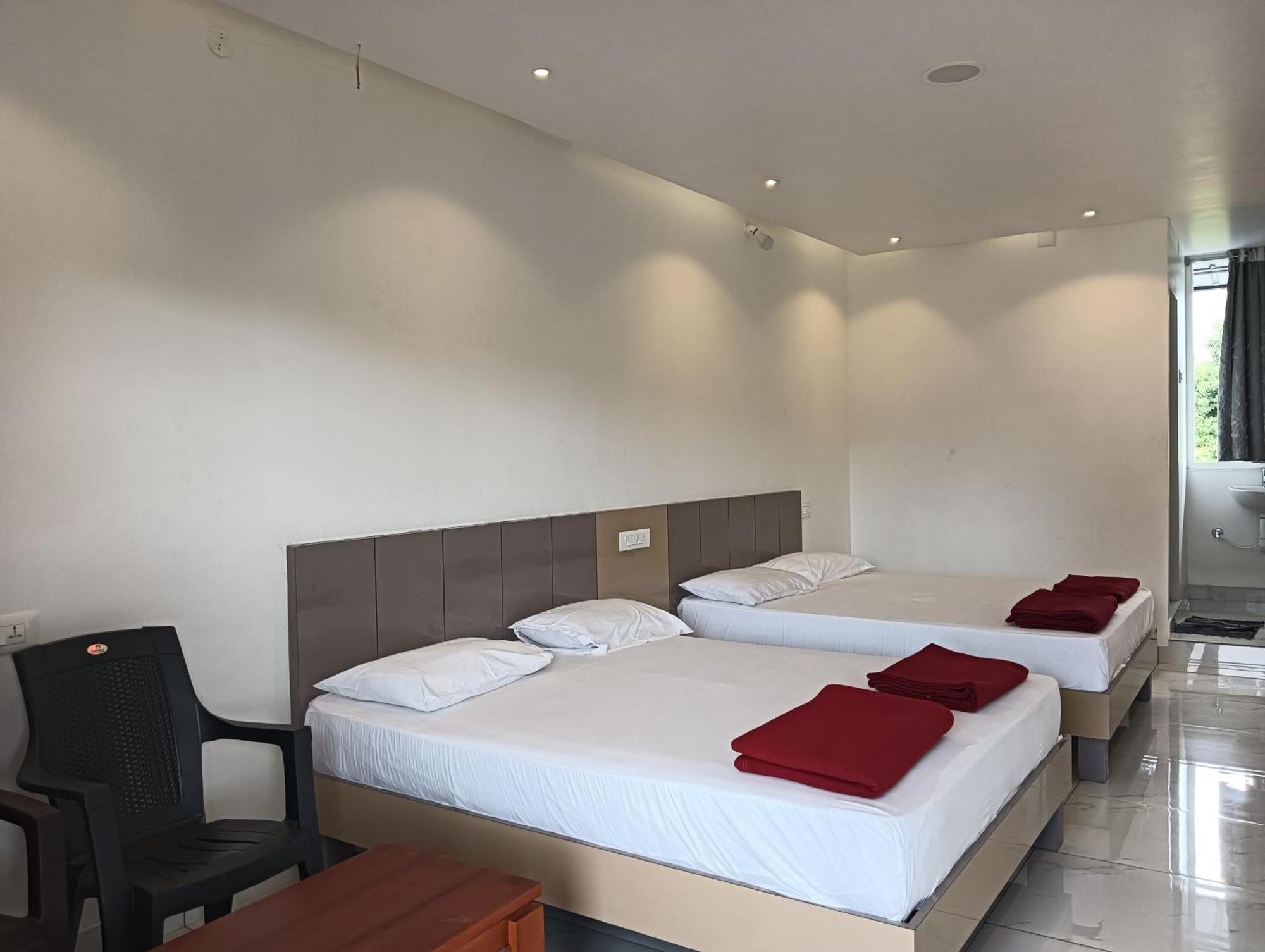 Hotel Hilltop à Vālpārai Extérieur photo