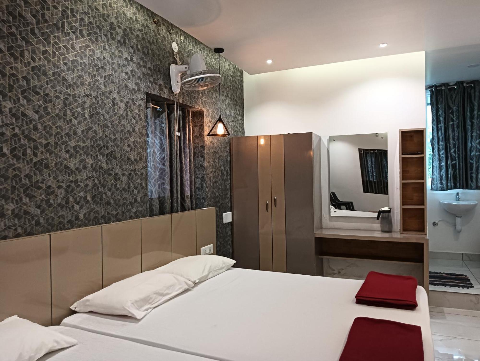 Hotel Hilltop à Vālpārai Extérieur photo