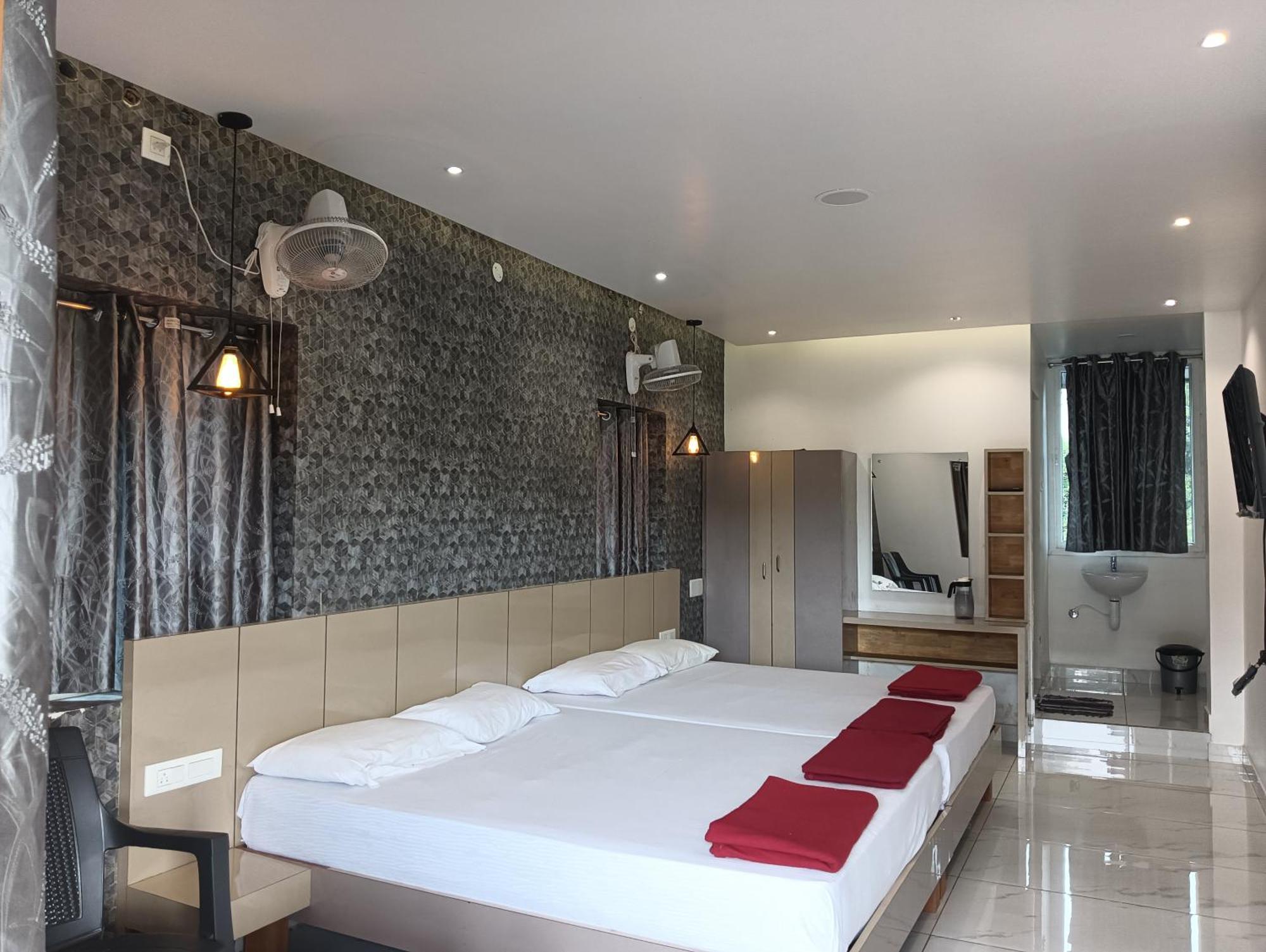 Hotel Hilltop à Vālpārai Extérieur photo
