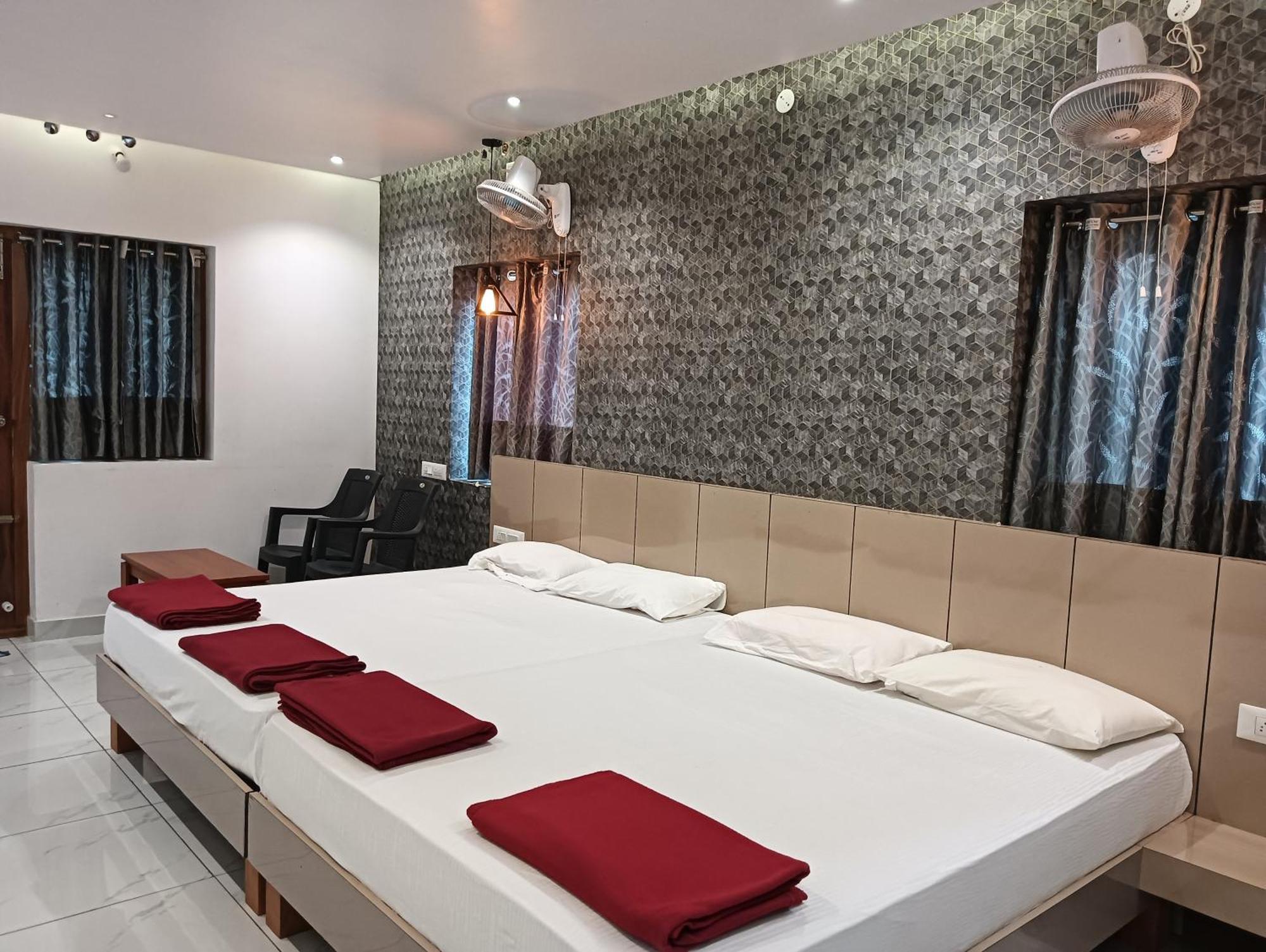 Hotel Hilltop à Vālpārai Extérieur photo