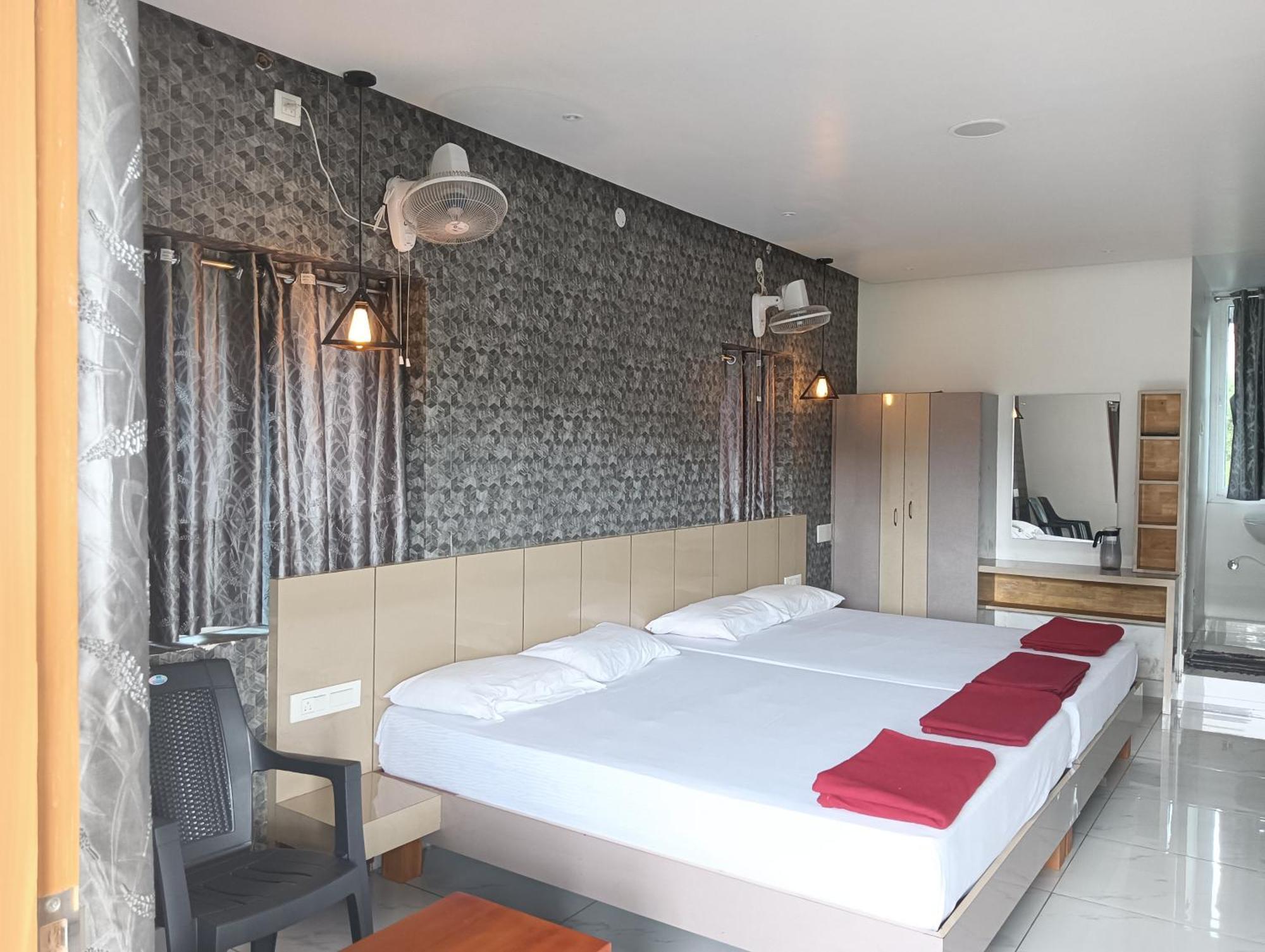 Hotel Hilltop à Vālpārai Extérieur photo